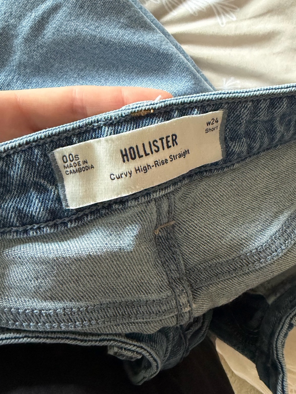 Hollister Curvy High-rise Straight Jeans - Picture 4 of 4
